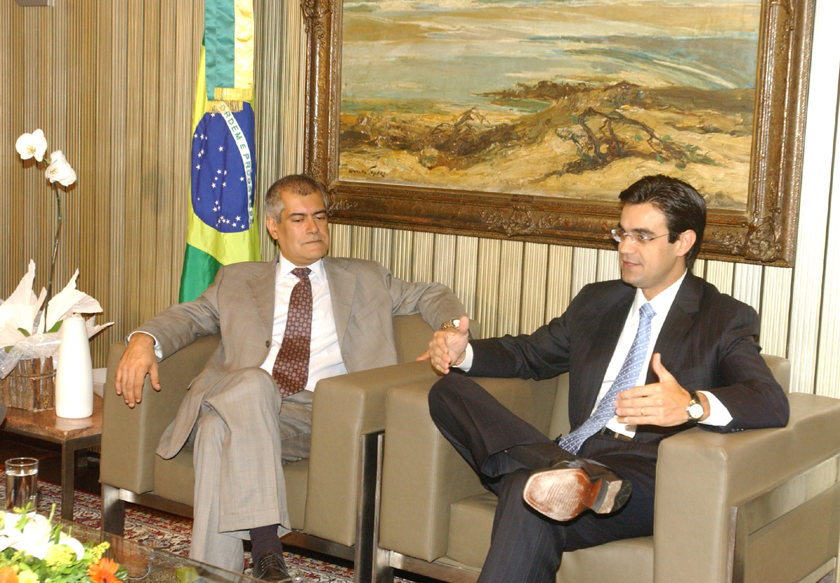 Pedro Umberto Vaz, embaixador do Uruguai no Brasil, e Rodrigo Garcia, presidente da Alesp<a style='float:right;color:#ccc' href='https://www3.al.sp.gov.br/repositorio/noticia/03-2008/embaix urug 282mau.jpg' target=_blank><i class='bi bi-zoom-in'></i> Clique para ver a imagem </a>